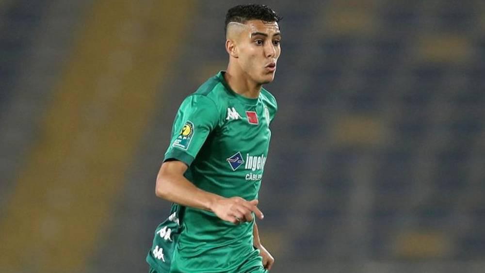 زكرياء الوردي يعود للمغرب بعد إجراء العملية الجراحية في قطر واستكمال برنامج الترويض والتأهيل البدني