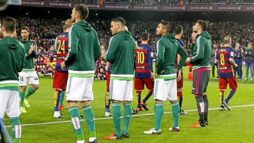 برشلونة يرد الدين لريال بيتيس ويُقرر الوقوف في "ممر شرفي" لتكريم أبطال الكأس