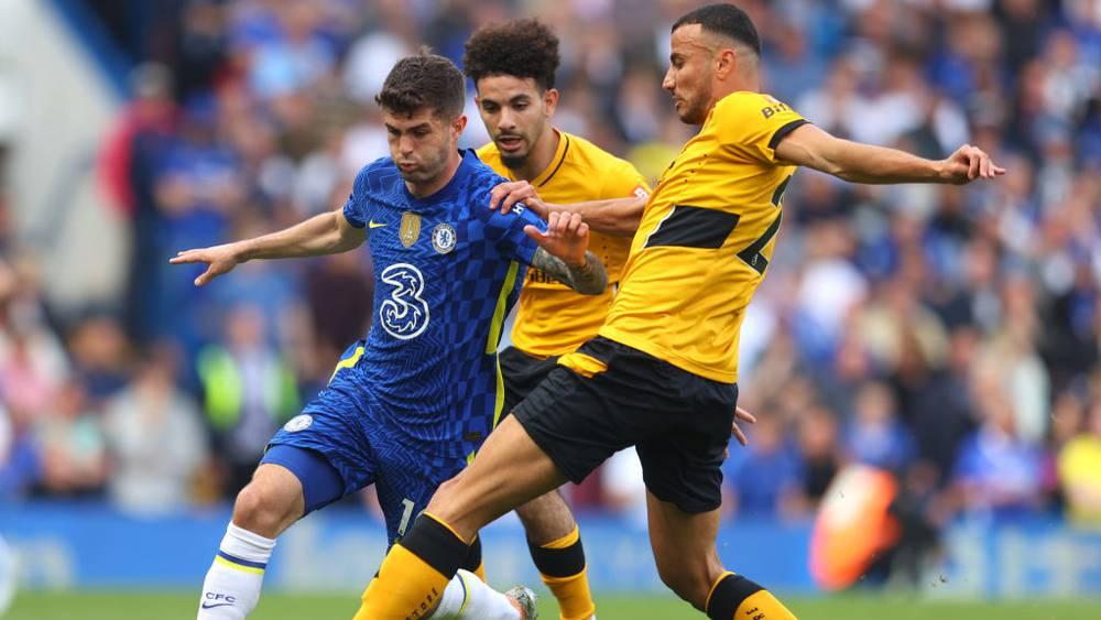 بعد تسببه في ركلة جزاء لصالح لوكاكو.. رومان سايس يُغادر مباراة تشيلسي "مُصابًا"