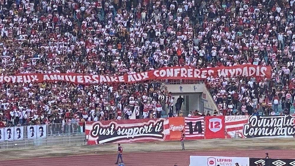 في "ديربي تونس" ضد الترجي.. جماهير النادي الأفريقي ترفع لافتة: "عيد ميلاد سعيد لإخواننا الوداديين"