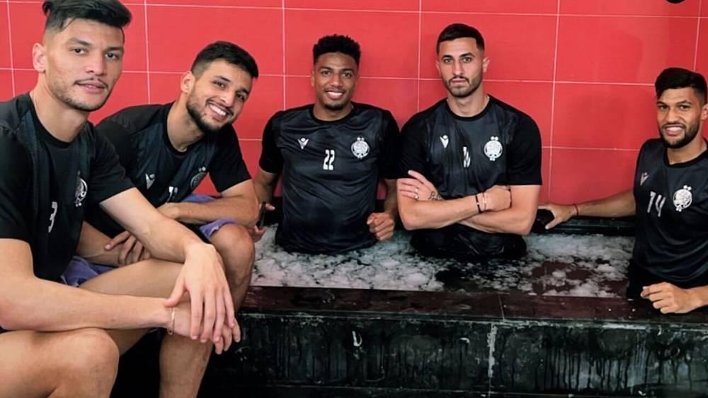 طاقم الركراكي يبرمج "حصص استشفاء" للاعبي الوداد لاستعادة الطراوة البدنية قبل إياب بيترو