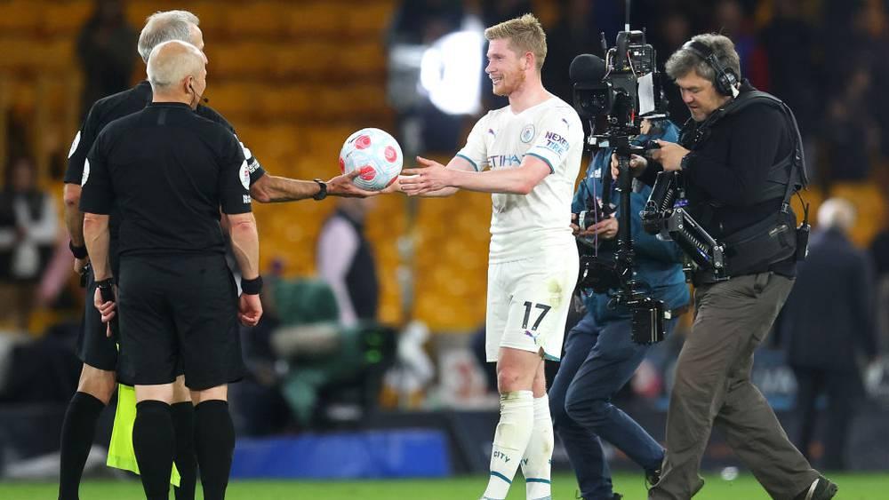 في ليلة "سوبر هاتريك" لدي بروين.. مانشستر سيتي يهزم ولفرهامبتون ويفك الشراكة مع ليفربول في صدارة البريميرليغ