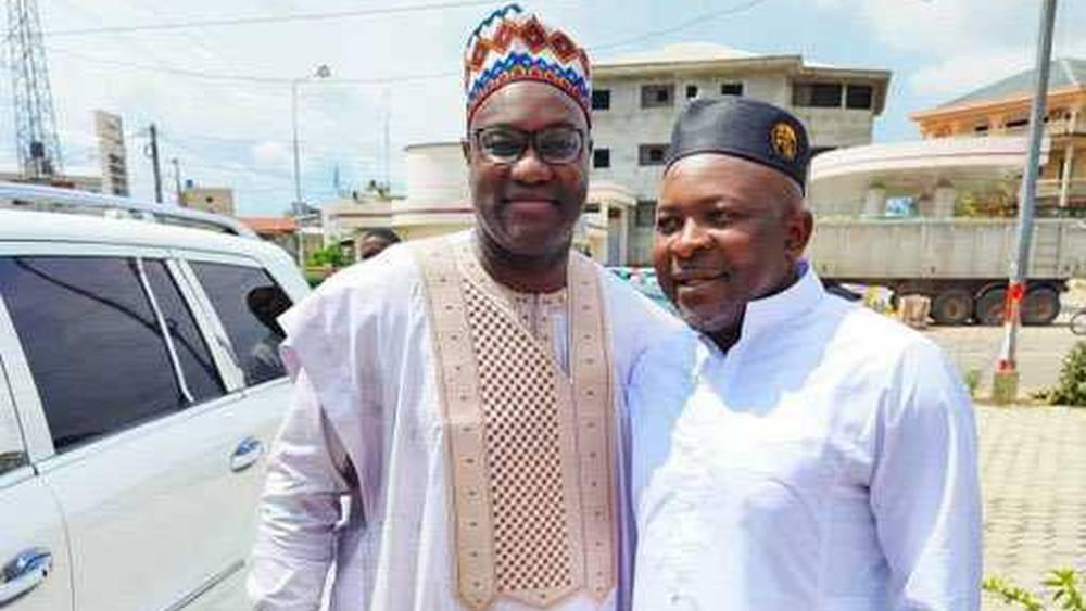 الدولي الكاميروني السابق باتريك مبوما يعتنق الإسلام