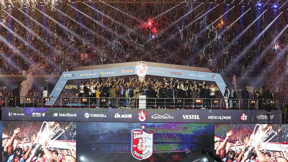 في سابقة من نوعها.. فريق طرابزون يحتفل بلقبه في الدوري التركي على متن سفينة رفقة أنصاره