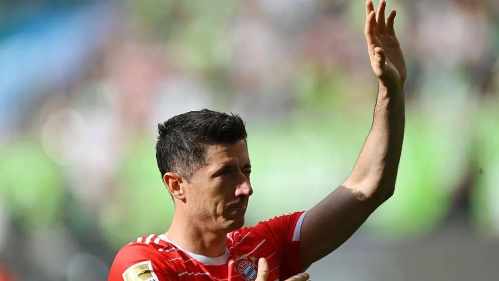 جماهير بايرن ميونخ تهتف بإسم ليفاندوفسكي وتطالبه بالبقاء مع النادي