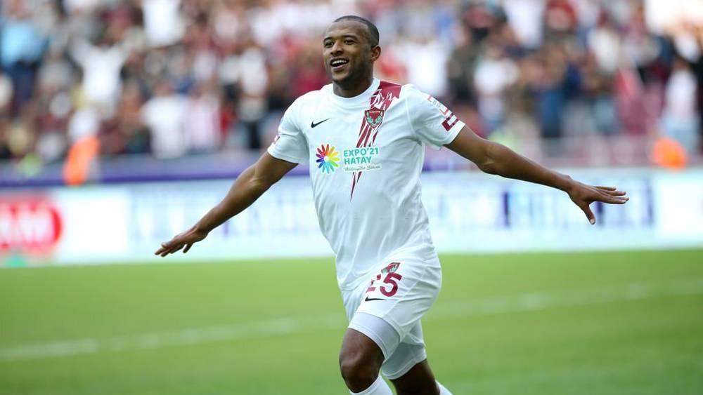 الكعبي يُوقّع ضربة جزاء على طريقة "بانينكا" ويُحرز هدفه الـ16 في الدوري التركي الممتاز