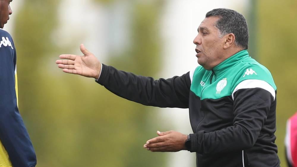 الهزيمة أمام سريع واد زم تجرّ على الطاوسي "انتقادات عديدة" وجماهير الرجاء تُطالب برحيله