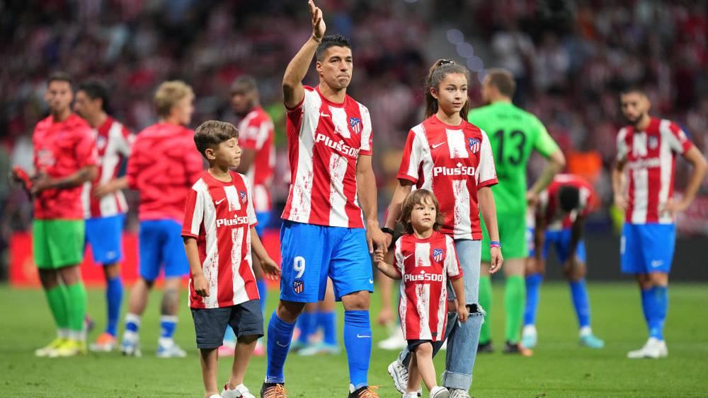 فيديو / لويس سواريز مودعًا جماهير أتلتيكو مدريد بالدموع: "سأظل دومًا مشجعًا للآتليتي"