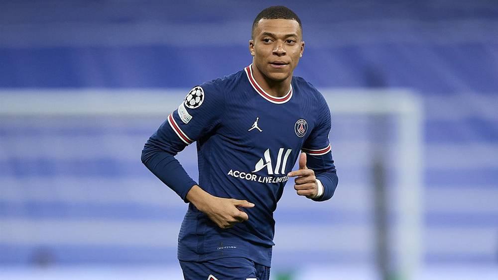 مبابي يجتمع بإدارة باريس سان جيرمان قبل اتخاذ قراره النهائي بشأن مستقبله