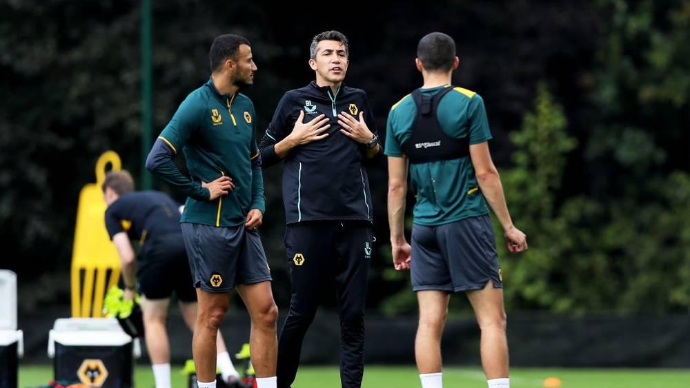 مدرب ولفرهامبتون: "لازلت أجهل مصير سايس معنا والمحادثات مستمرة بينه وبين النادي"