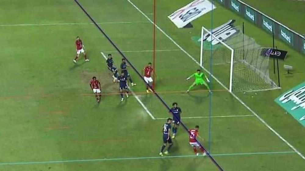 رغم توقف دام دقائق للتحقق من صحة الهدف عبر الـ"VAR".. هدف فوز الأهلي على إنبي في الدوري يُثير الجدل بسبب حالة "تسلل واضح"!