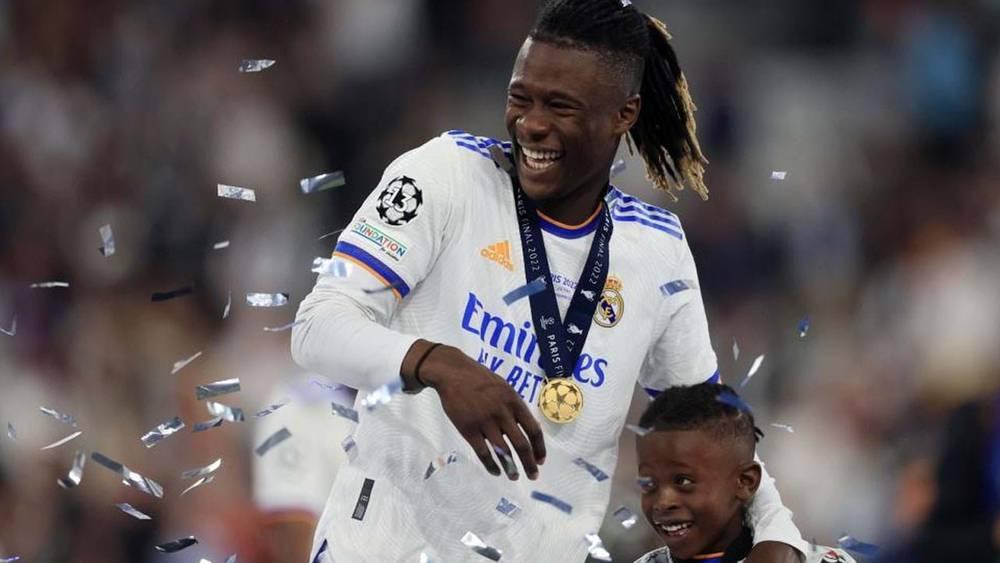 كامافينغا لكل اللاجئين: "الأحلام تتحقق.. أنا بطل أوروبا وألعب لأفضل فريق بالعالم"