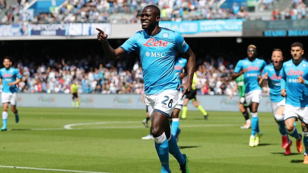 السنغالي "كاليدو كوليبالي" يضغط على إدارة نابولي لتركه يرحل إلى برشلونة