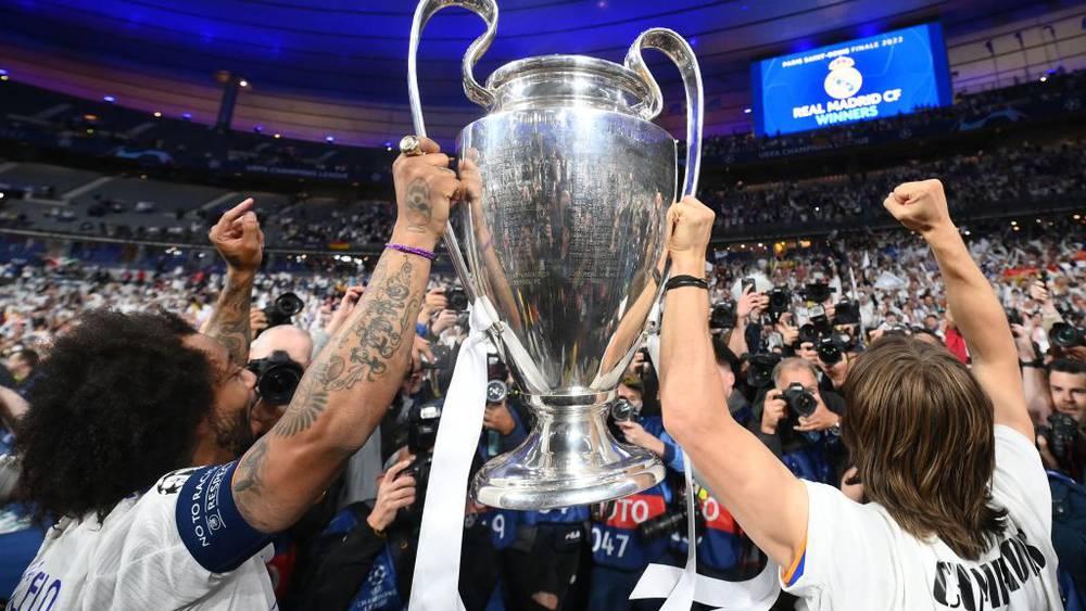 ريال مدريد يُقيم حفلاً "تكريميًا" لمارسيلو ومودريتش في البرنابيو