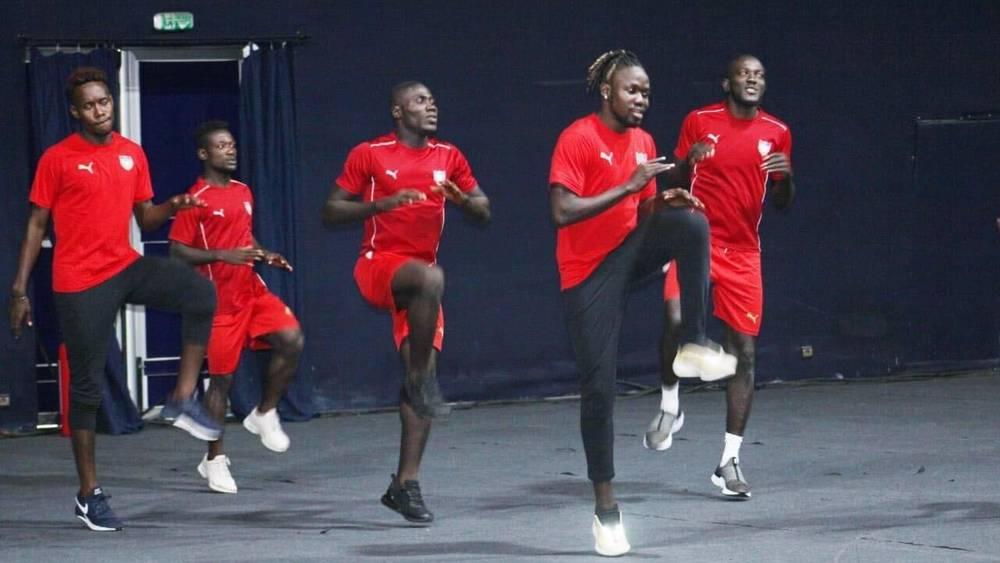المنتخب الليبيري يجري حصة استشفائية بفندق الإقامة ساعات بعد وصوله للدار البيضاء تأهبا لمواجهة المغرب
