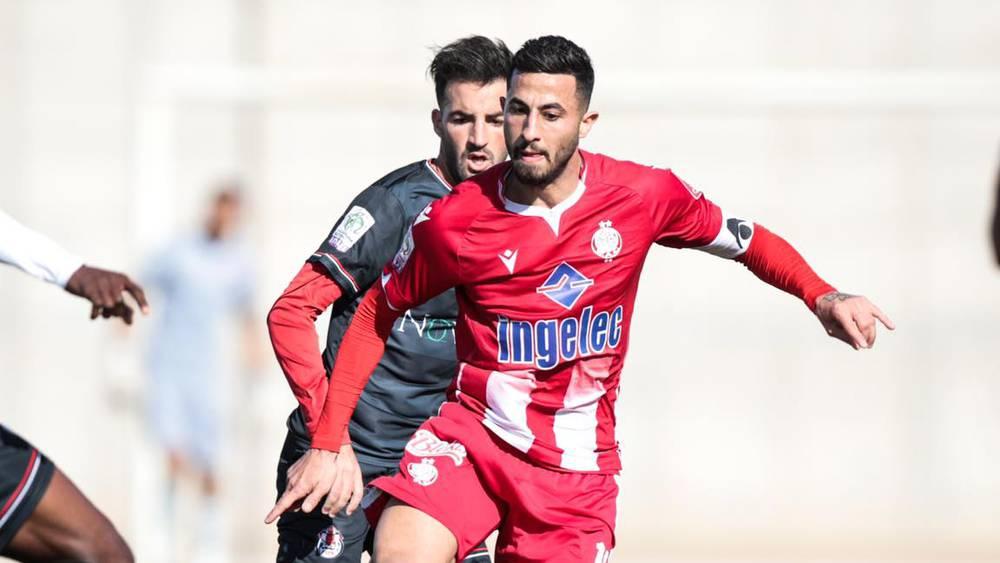 نقل لاعب الوداد أيمن الحسوني إلى المستشفى بعد إصابته في مباراة أولمبيك آسفي الودية