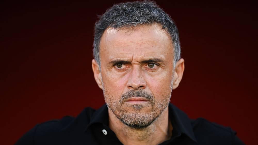 لويس إنريكي يستبعد إسبانيا ويُرشح الأرجنتين للظفر بكأس العالم 2022