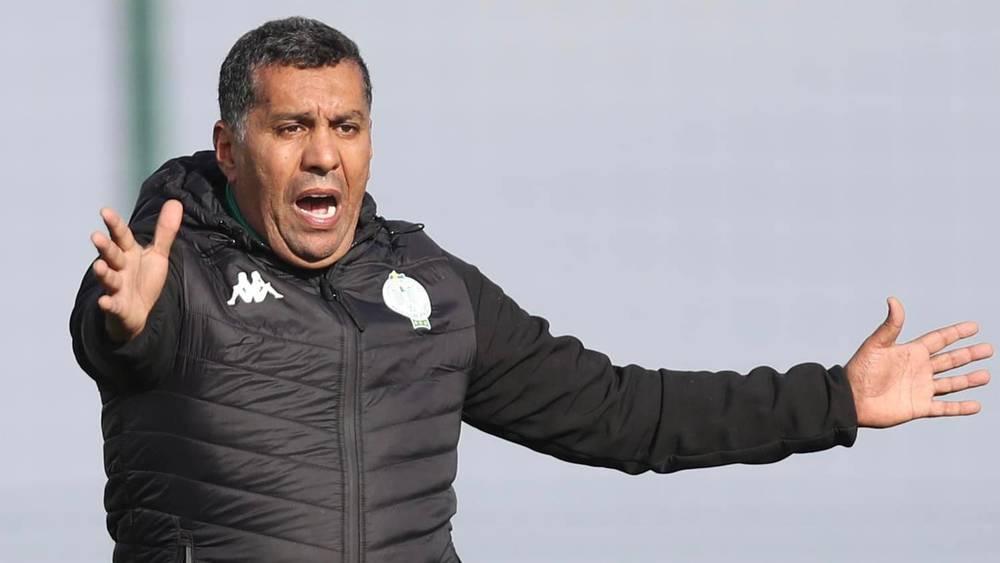 الطاوسي يستبعد 5 لاعبين من المشاركة في التجمع التدريبي للصخيرات استعدادا للـ"ديربي"