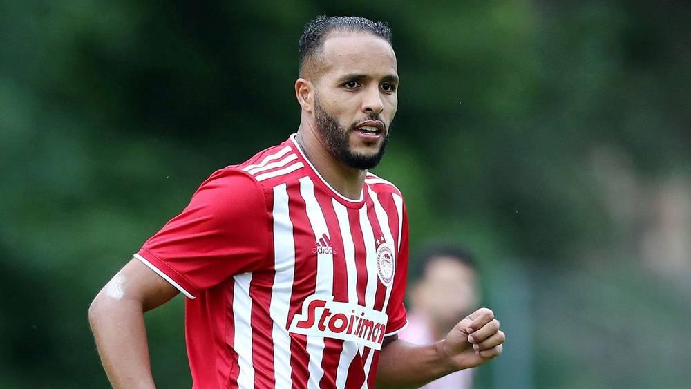 يوسف العربي يتفق مع نادي أولمبياكوس اليوناني على تجديد عقده لموسمين إضافيين