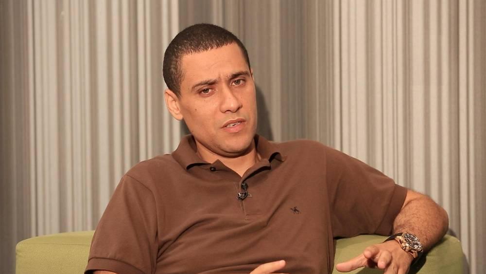 بودريقة عن الطاوسي: "دَارْ أخطاء كارثية أمام أولمبيك آسفي.. واللّه تَا حْشُومَة عْليهْ وماعندو تَا مُبَرِّرْ لْهادْ الهزيمة"