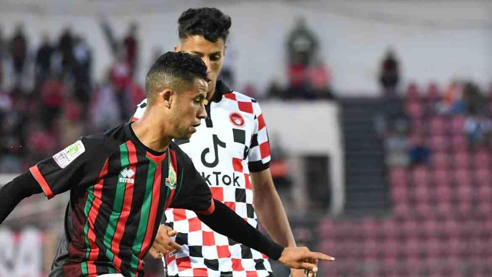 التقطَ صورةً لزميله صاحب الهدف.. البطاقة الصفراء لرضا سليم أمام شباب المُحمدية تُشعل فتيل الجدل