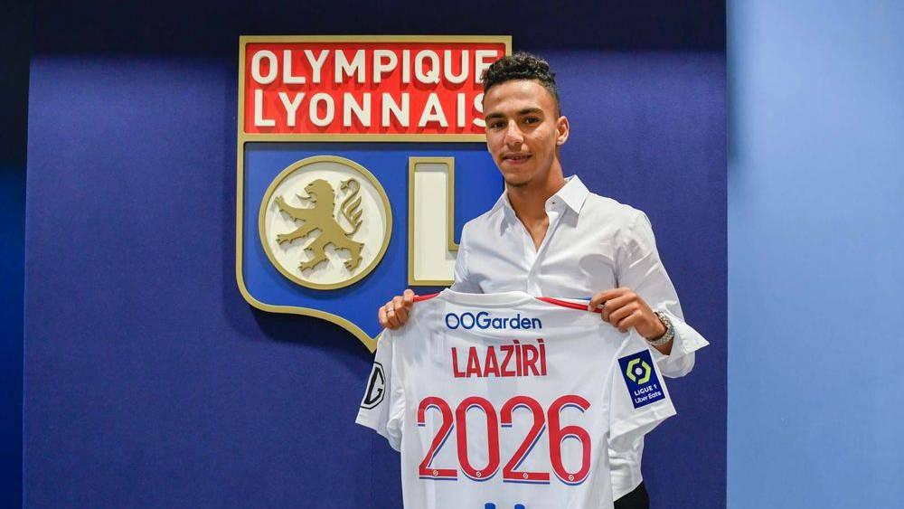 مدافع الفتح الرياضي "أشرف لعزيري" يوقع عقدًا مع "رديف" أولمبيك ليون يمتد لأربعة مواسم