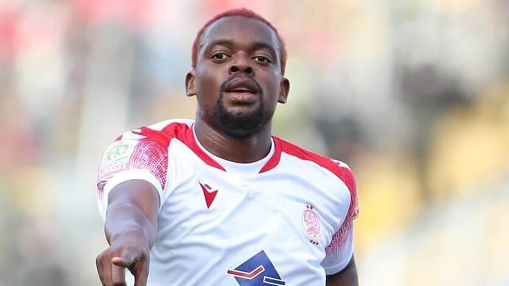 مبينزا "يحسم الجدل" وينفي تفاوضه مع الرجاء ويصف توصله بعرض من النادي الأخضر بـ"الكذبة"