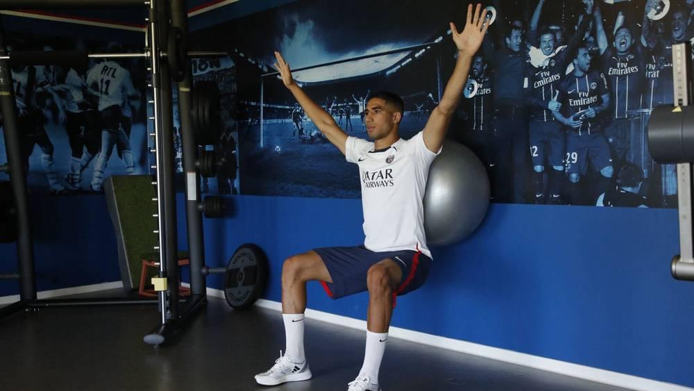 حكيمي يعود لتداريب باريس سان جيرمان استعدادا لانطلاقة الموسم الكروي الجديد