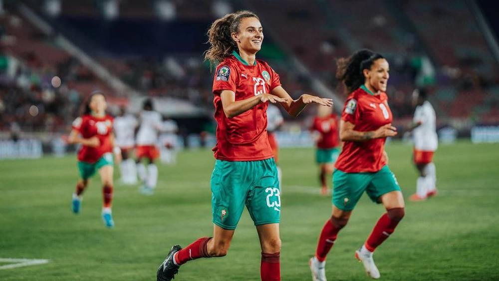 روزيلا عيان: "أقول لكل الفتيات الصغيرات لا تخفن من لعب كرة القدم.. بإمكانكن النجاح في أي ميدان تحبونه"