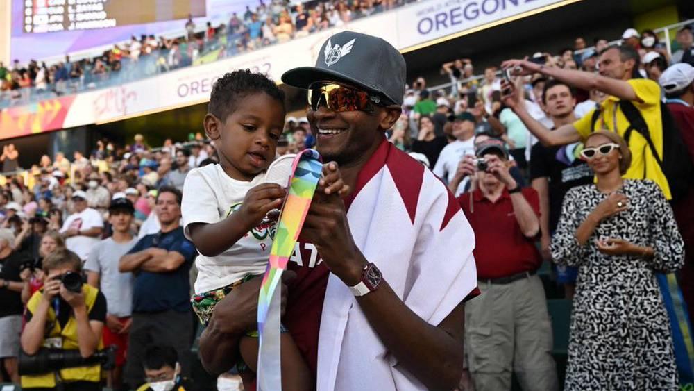 بطولة العالم لألعاب القوى/ القطري معتز برشم يحقق ذهبية الوثب العالي ويصبح أول لاعب يُتوج في ثلاث نسخ متتالية