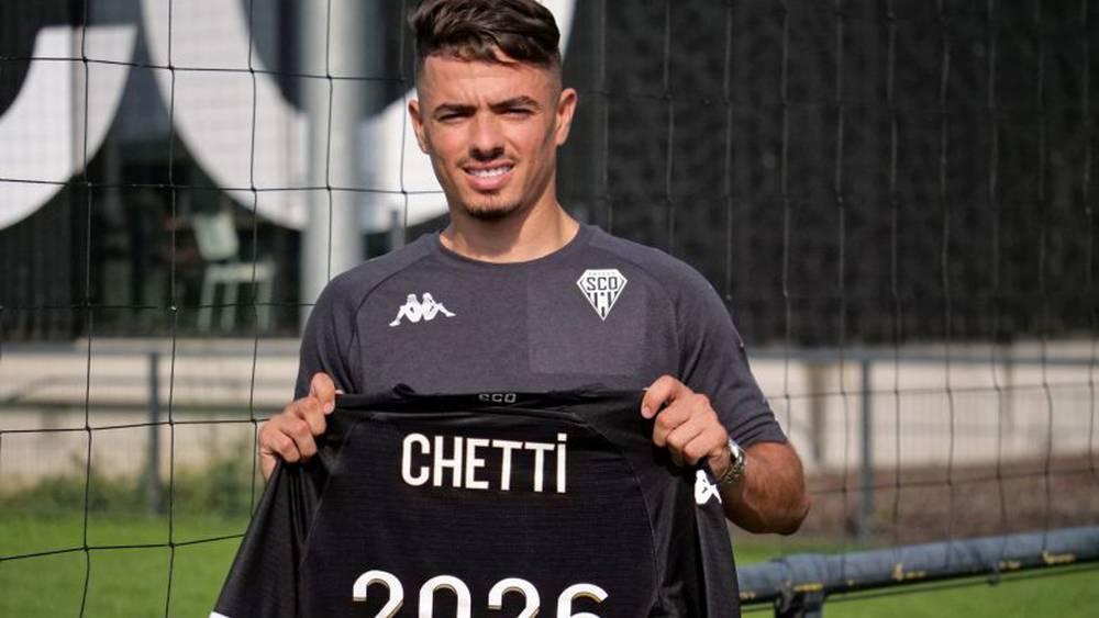 أنجيه الفرنسي يضم الجزائري إلياس شتي