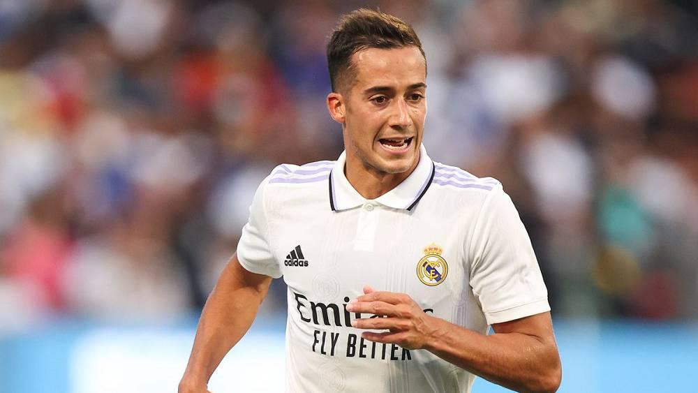 فاسكيز: "برشلونة أصبح أقوى بكثير وبنزيما يظهر كل يوم أنه الأفضل في العالم"