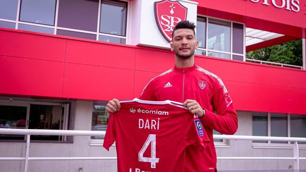 Stade Brestois présente officiellement Achraf Dari