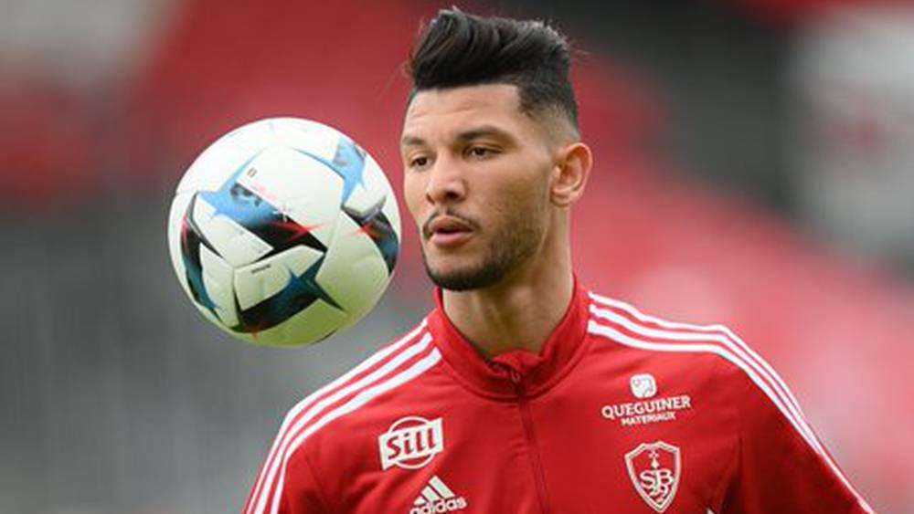 مدرب بريست يشيد بأداء داري في أول مباراة له مع الفريق ويصرح: "أشرف لاعب سريع يحب الالتحامات الثنائية.. إنه جائع ويريد التقدم للأمام"