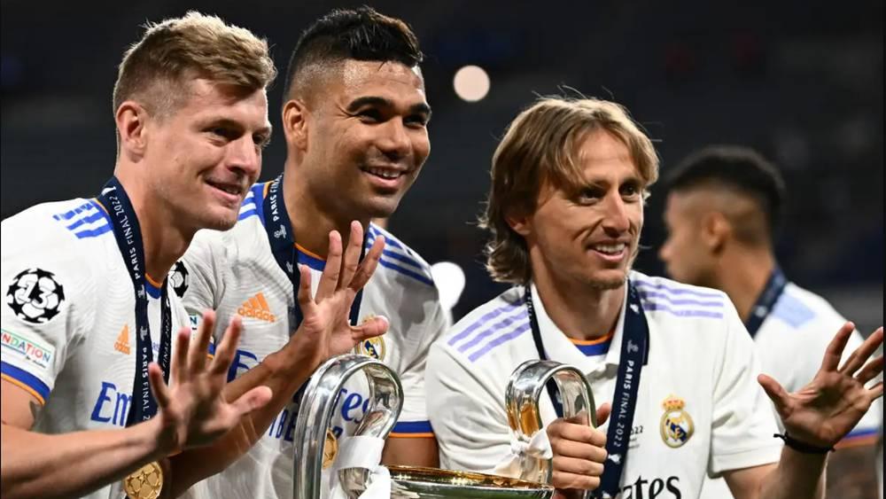 أنشيلوتي: "أُسمي مودريتش وكروس وكاسيميرو بمثلث برمودا لأن الكرات تختفي حينما تمر بينهم"