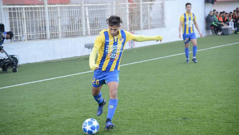 بعد إعلان الرجاء عن صفقته.. الجزائري يسري بوزوق يصل للدار البيضاء خلال الساعات القليلة القادمة