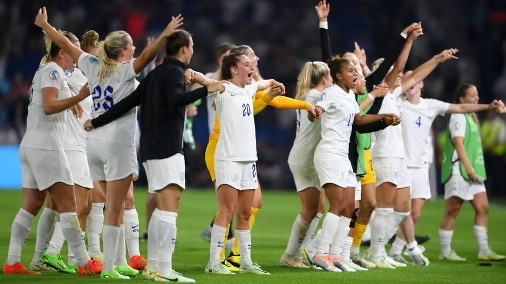 ملكة بريطانيا توجه رسالة حماسية للمنتخب الإنجليزي النسوي المُتوج بطلًا لأوروبا