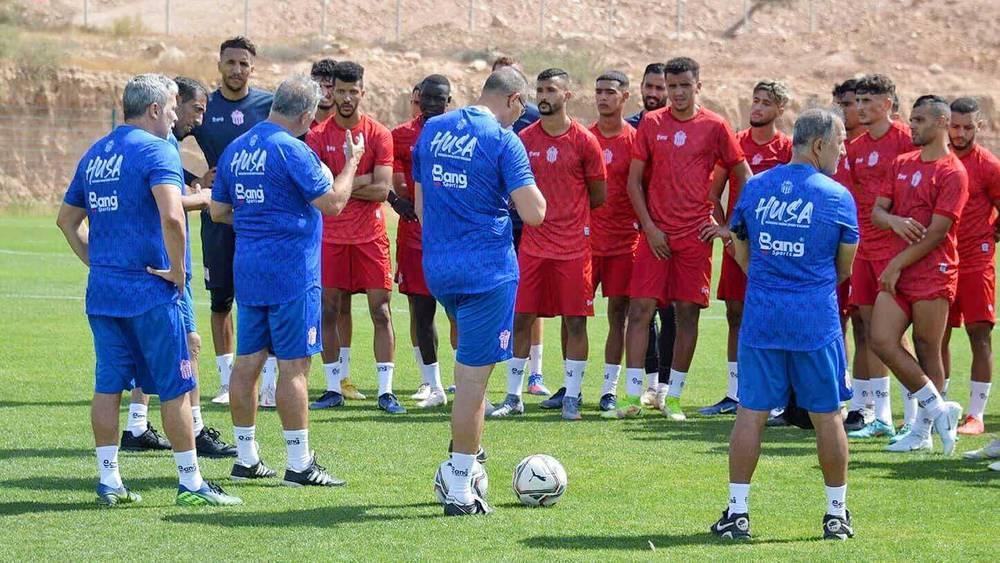 حسنية أكادير تضع 11 لاعبا في اللائحة الأولية للمغادرين والنياني والكيماوي أبرز الحاضرين