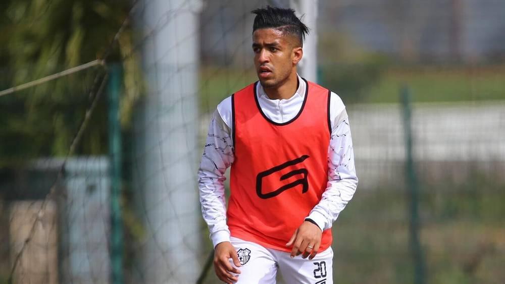 أيمن سديل لـ"البطولة": "لم أجدد عقدي لحدود اللحظة مع اتحاد طنجة ولا زلت لم أستقر على محطتي القادمة"