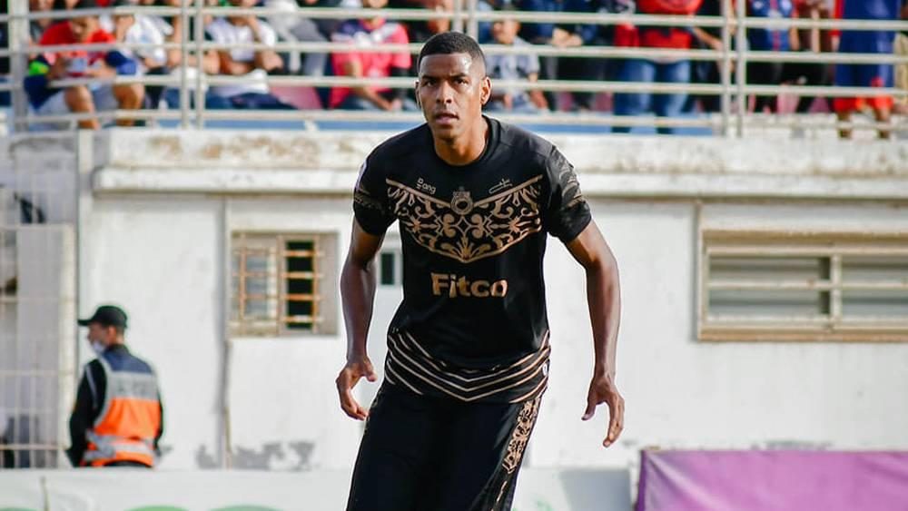 مدافع برازيلي وآخر من مالي يخضعان للتجربة رفقة أولمبيك آسفي بحثاً عن تعويض رحيل كلاوديو