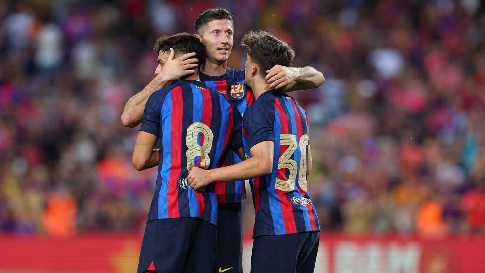 بيدري عن ليفاندوفسكي: "أستمتع برؤيته كيف يسدد وينهي الهجمة ويسجل"