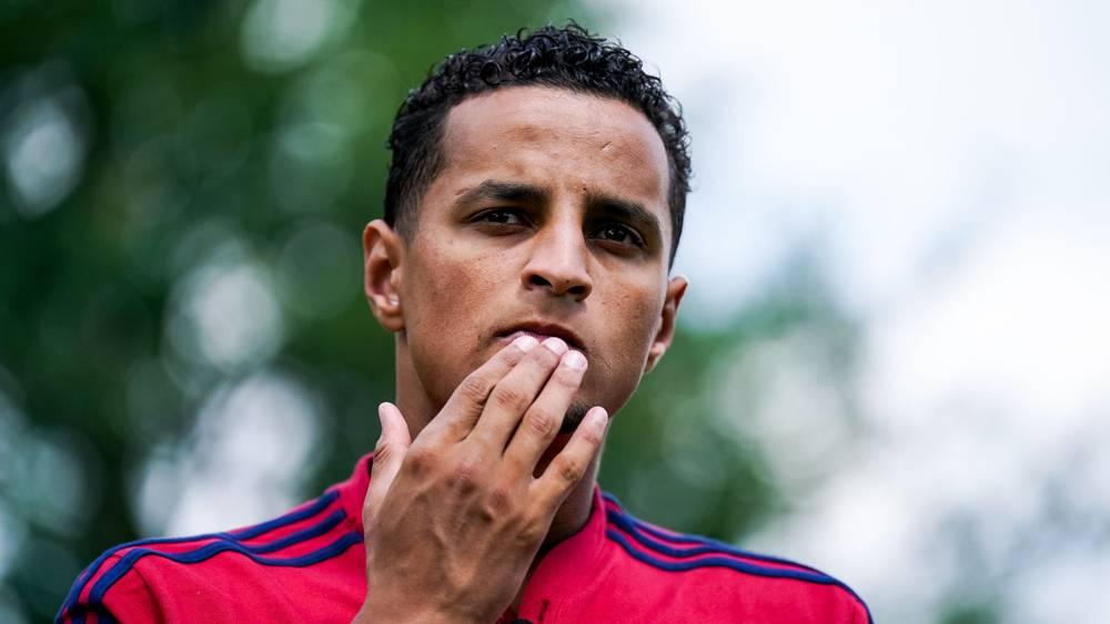 تطورات جديدة في قضية إيحاتارن.. أحد أعضاء "المافيا" ذهب إلى المحاكمة بسيارة اللاعب وأياكس يستعد للاستغناء عنه!