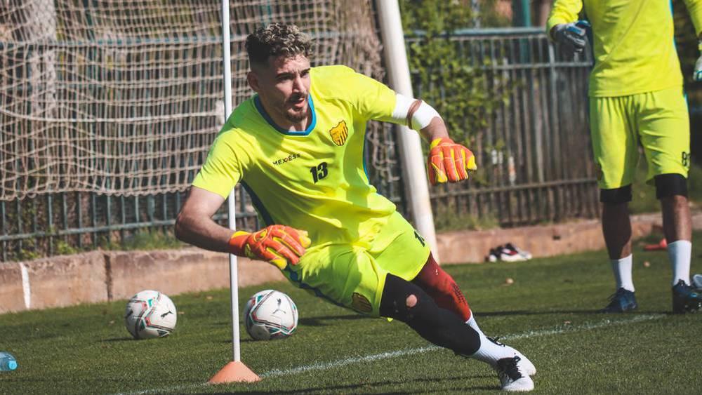 لجنة النزاعات بالجامعة تحكم لصالح أيمن مجيد وتفسخ عقده مع "الماص" من طرف واحد والحارس يتفق على العودة إلى الفتح الرياضي