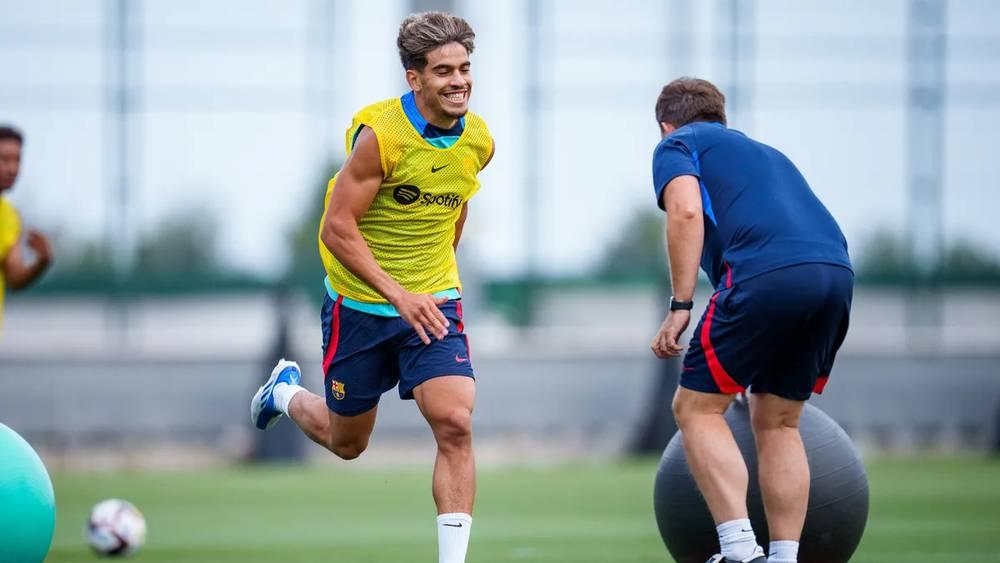 الزلزولي خارج قائمة برشلونة لمواجهة رايو فاليكانو مساء اليوم في "الليغا"