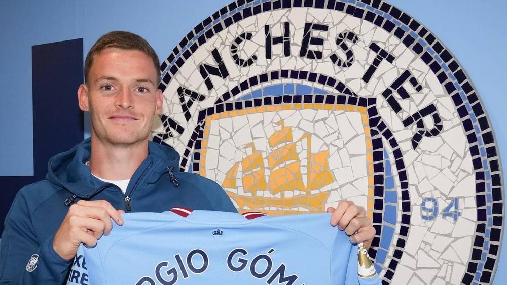 رسميًا/ مانشستر سيتي يُعوض زينشينكو بظهير أندرلخت "سيرخيو جوميز"