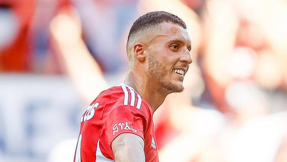 أملاح يرفض عرضاً من أولمبياكوس اليوناني براتب سنوي يبلغ 1.2 مليون يورو