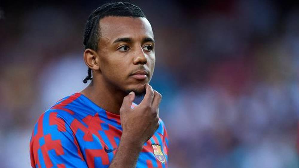 كوندي يرغب في حسم موقفه من المشاركة مع برشلونة "سريعًا"