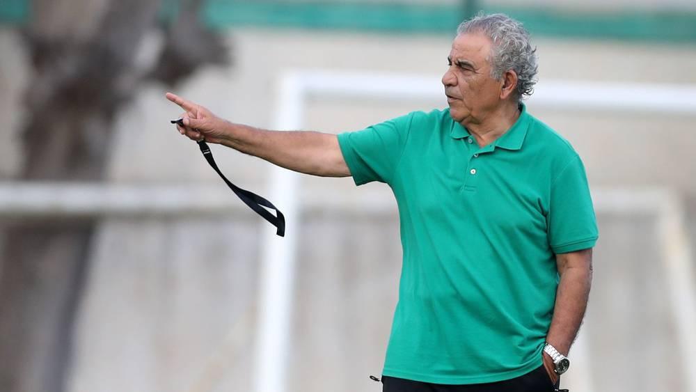 البنزرتي يجتمع بطاقمه التقني لتحديد لائحة الرجاء للموسم القادم والحسم فيها قبل ودية المغرب الفاسي بعد غد الخميس