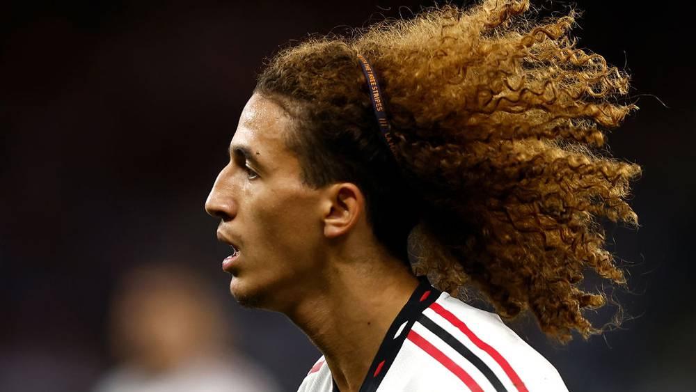 فريق "أندورا" المملوك لبيكيه يطلب استعارة "حنبعل مجبري" من مانشستر يونايتد