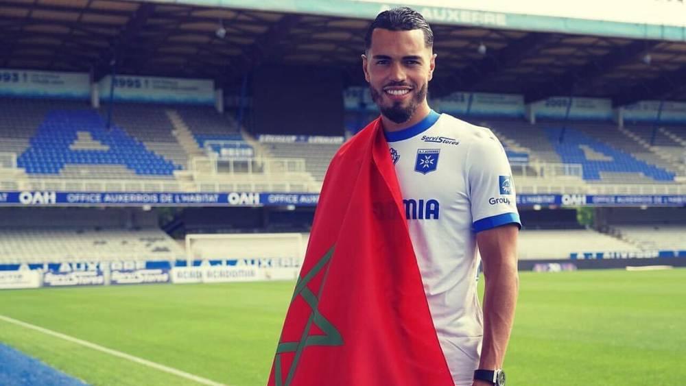 ساخي يتوشح بالعلم المغربي بعد الإعلان عن تجديد عقده مع أوكسير إلى غاية 2025